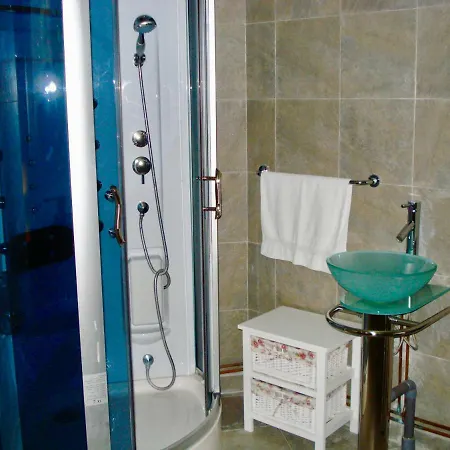 Chateau De La Vallee - East Or West Wing וילה