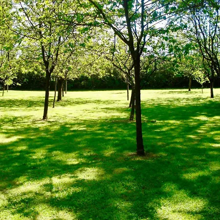 Chateau De La Vallee - East Or West Wing וילה