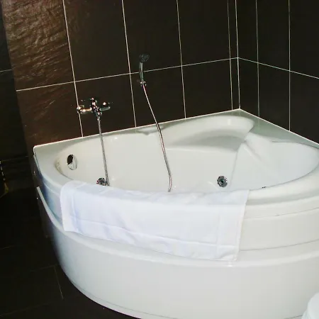 וילה Chateau De La Vallee - East Or West Wing